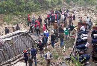 নেপালে বাস দুর্ঘটনায় নিহত ৩৩