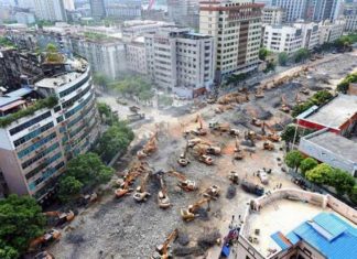 ৫০০ মিটার দৈর্ঘ্যের ফ্লাইওভার ভাঙতে একসঙ্গে ৬৮ ক্রেন