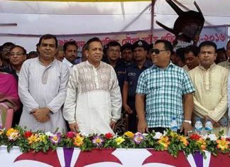 কুষ্টিয়ায় ঐতিহ্যবাহী নৌকাবাইচ প্রতিযোগিতা অনুষ্ঠিত