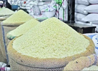 ঈশ্বরদী বাজারে মেশিনে তৈরি স্বাদহীন চাল বিক্রি হচ্ছে বেশি দামে