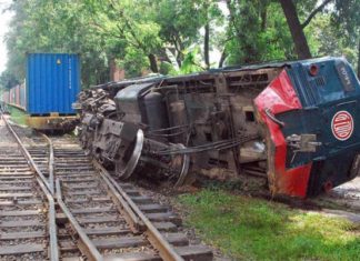 চট্টগ্রামে মালবাহী একটি ট্রেনের ইঞ্জিন লাইনচ্যুত
