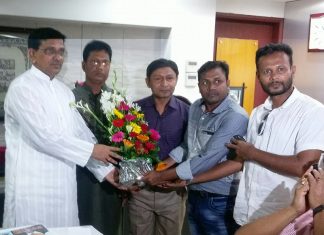 জননেতা মাহবুব-উল আলম হানিফ এমপি কে কুষ্টিয়া স্বেচ্ছাসেবকলীগের শুভেচ্ছা