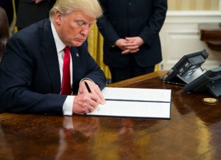 ওবামা প্রশাসনের সকল নতুন নির্বাহী আদেশের ওপর স্থগিতাদেশ