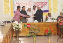 নিউ বসুন্ধরার ব্যবস্থাপনা পরিচালককে প্রেসক্লাবের সম্মান সূচক আজীবন সদস্য প্রদান