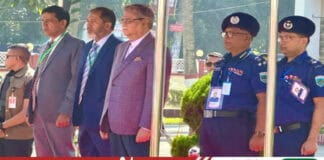 পাবনায় পিতা-মাতার কবর জিয়ারত করলেন রাষ্ট্রপতি